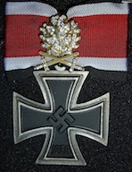 Croce di Cavaliere con Fronde di Quercia in Oro, Spade e Diamanti